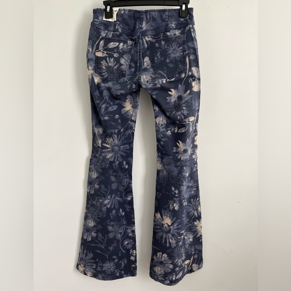 🌟FREE PEOPLE Penny Pull-On Printed Flare Jeans-Navy Combo-Size 27-28-29 - Picture 13 of 15